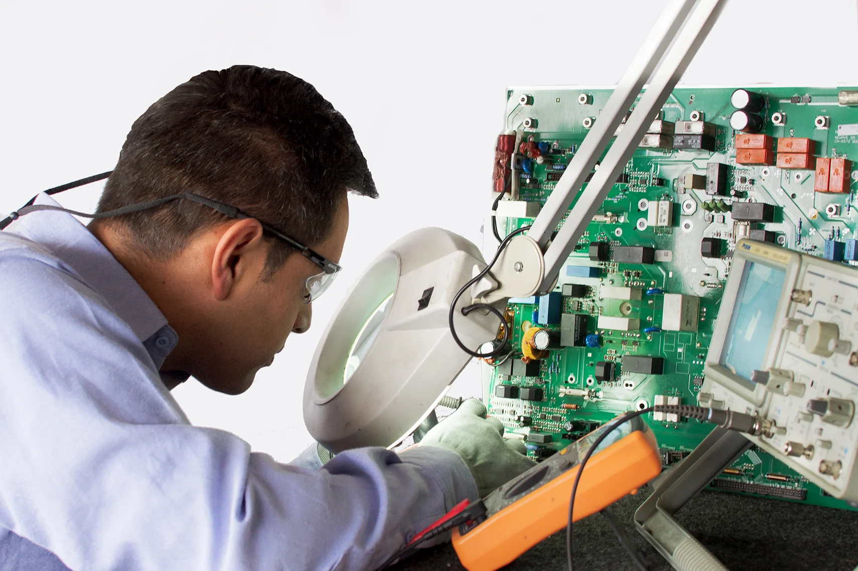 Mantenimiento de equipos Electronicos de laboratorio